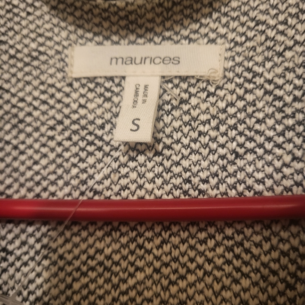 SIZE Small - Picture 2 of 2